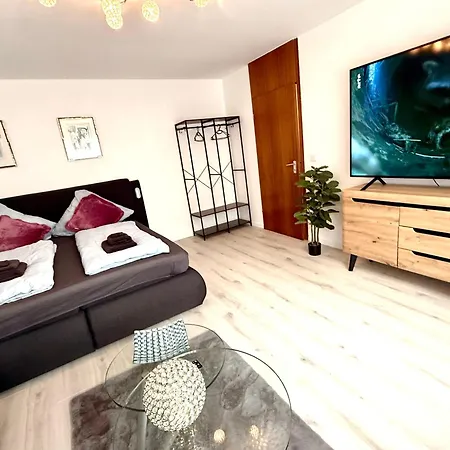 Апартаменты Neu Goldstadt Prestige - Modern Und Пфорцхайм